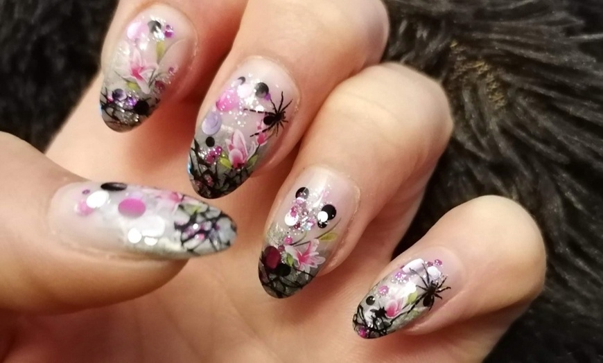 Image 1: Maniküre mit Gel und Design/Nailart