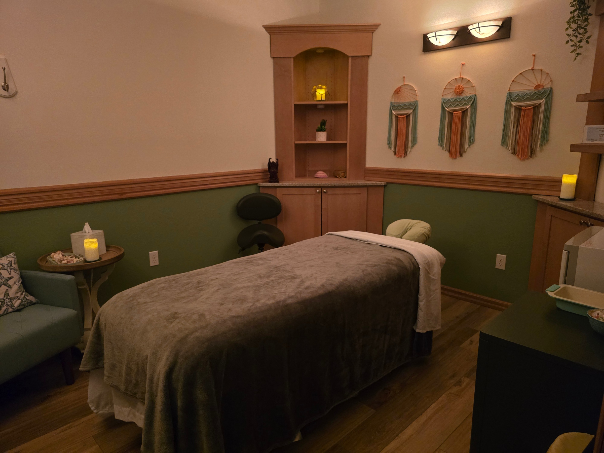 Relax with 60, 90, or 120 Minutes Relaxation Massage