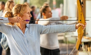 Pijlsnelle spanning tijdens een boogschietsessie vol fun en focus Pijlsnelle spanning tijdens een boogschietsessie vol fun en focus