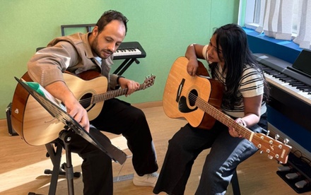 Guitar for Complete Beginners - Zero to your first song in 4 Private Sessions - Prime Symphony Music Centre