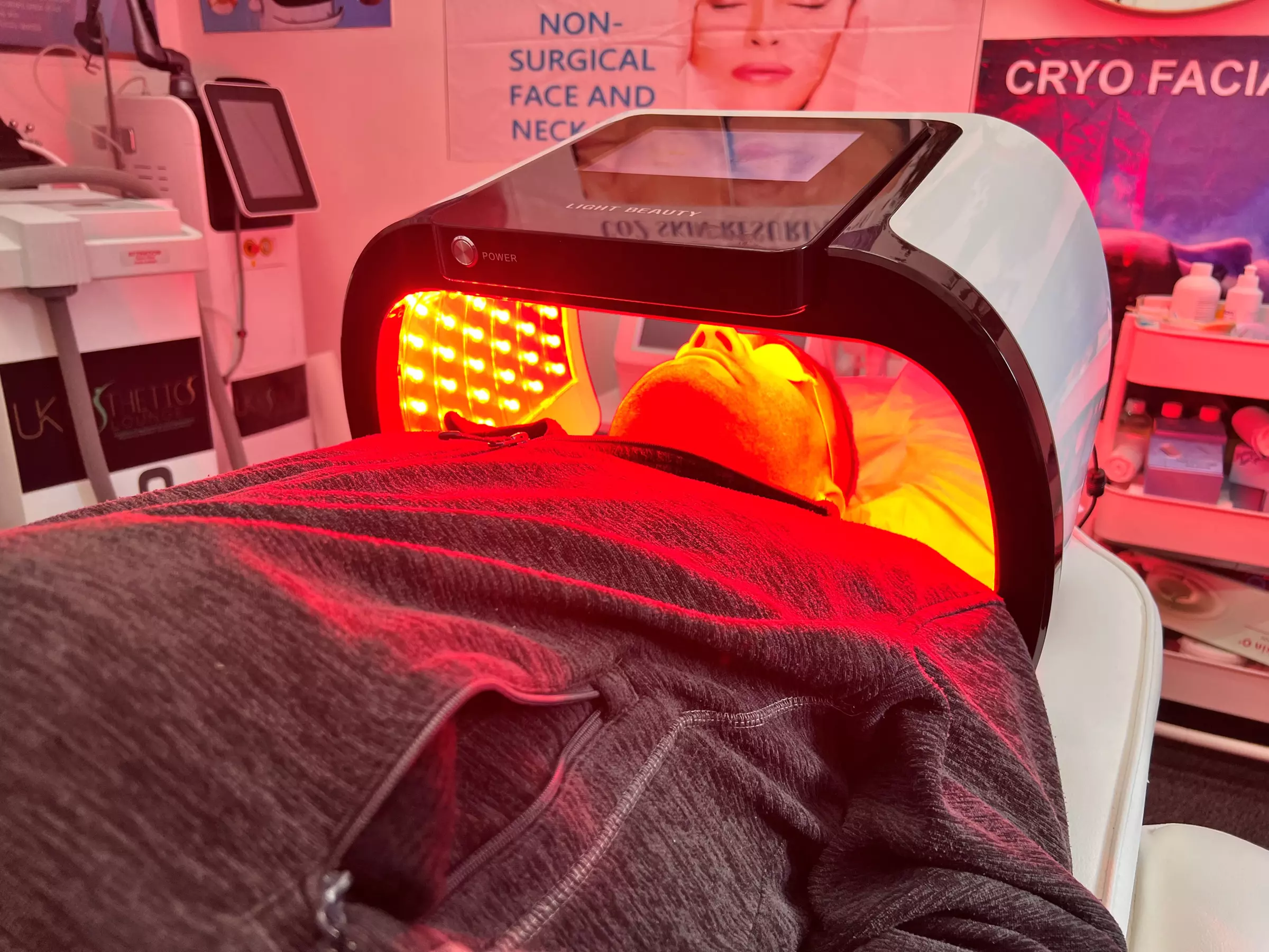 Up to 50% Off on Infrared Therapy at UK Aesthetics Lounge