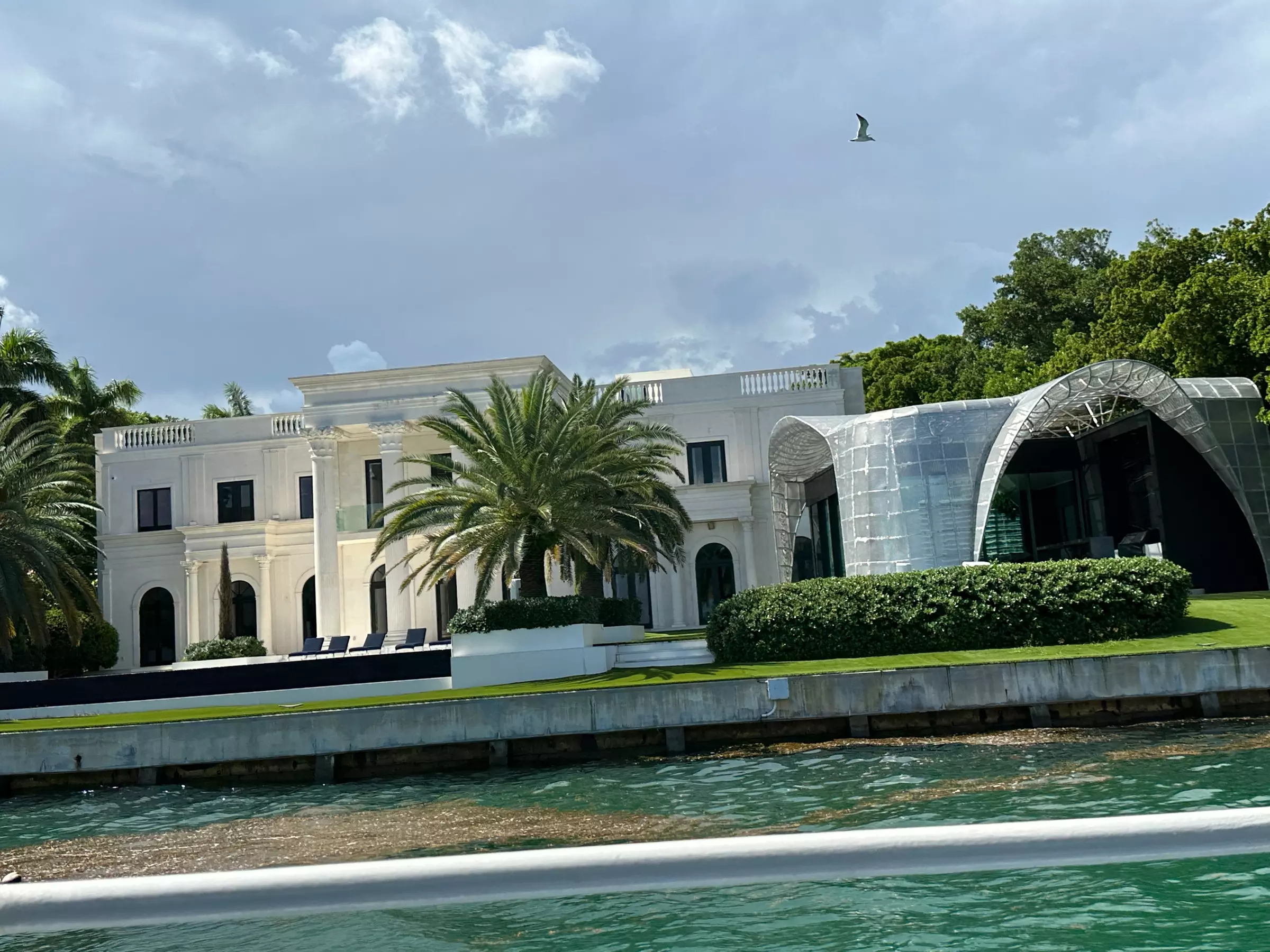 Scenic 90-Minute Miami Boat Tour of Millionaire Homes & Skyline – Narrated Cruise from Downtown