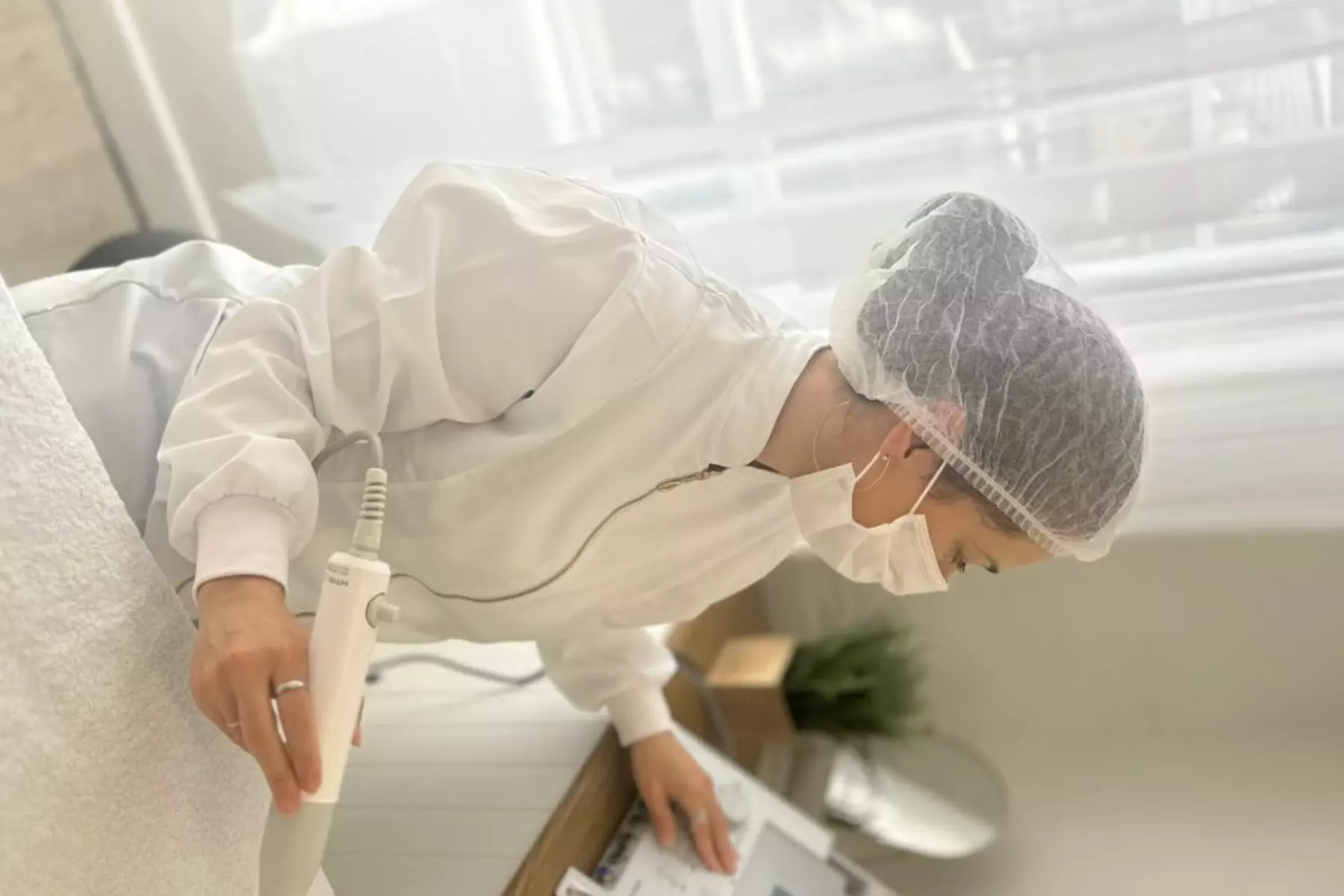 Get One Mandelic Peeling or Peeling with LED and Succinic