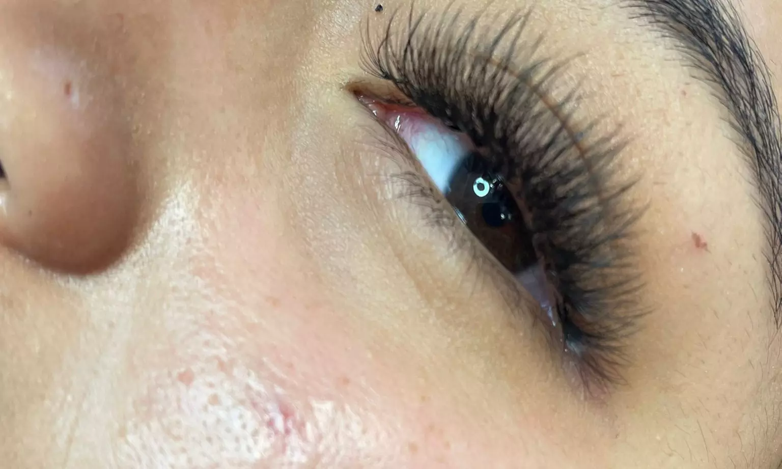 Sesión de extensiones de pestañas con opción a retoque