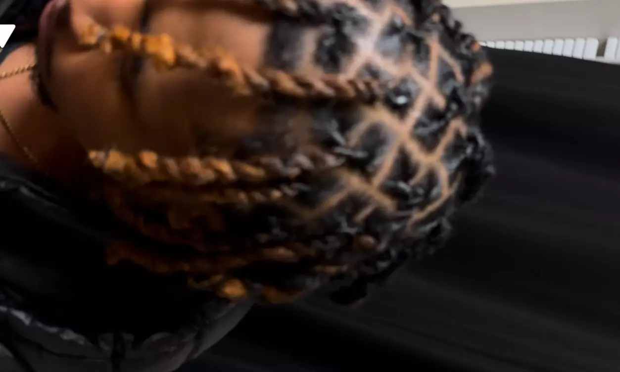 Get the Perfect Look: Large, Medium Knotless Braids or Retwist Combo