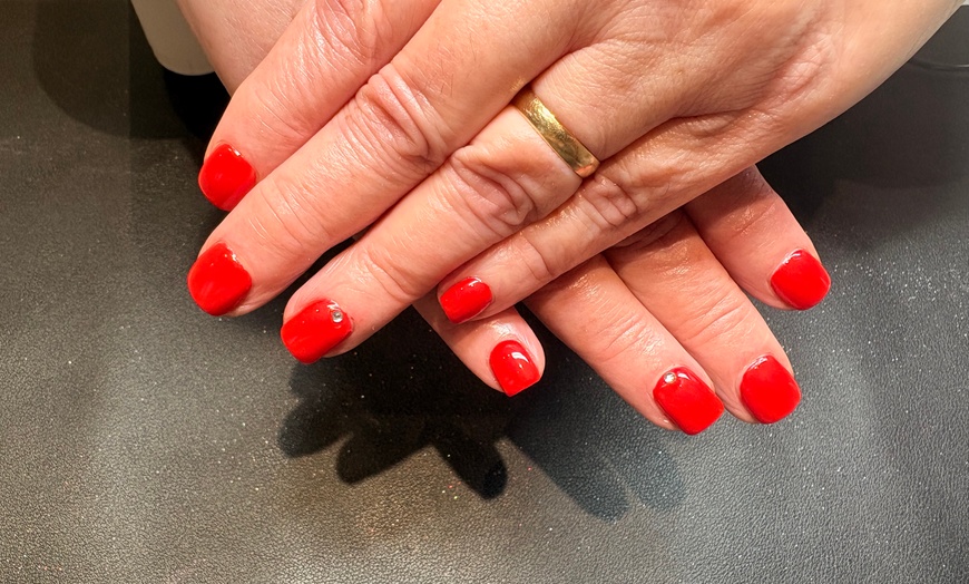 Image 7: Pose de vernis semi-permanent ou capsules américaines à Saint-Gratien