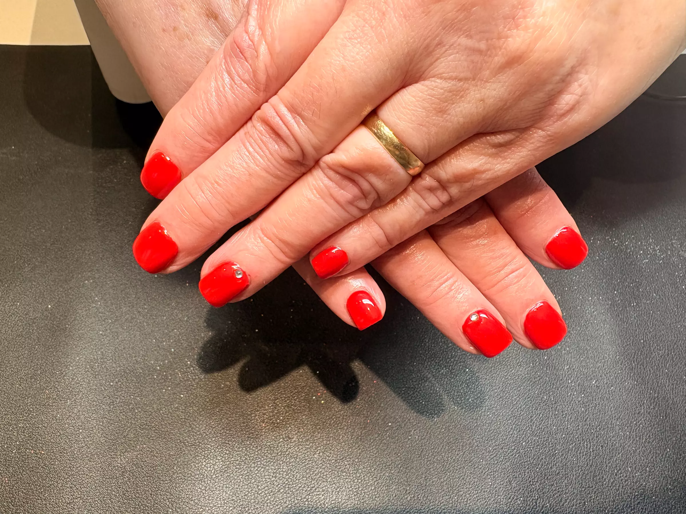 Pose de vernis semi-permanent ou capsules américaines à Saint-Gratien