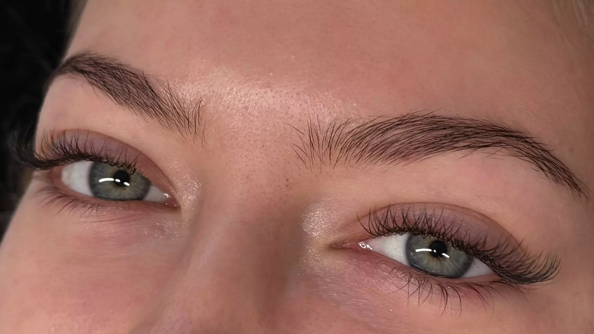 Light Volumen-Wimpernverlängerung für 1 Person