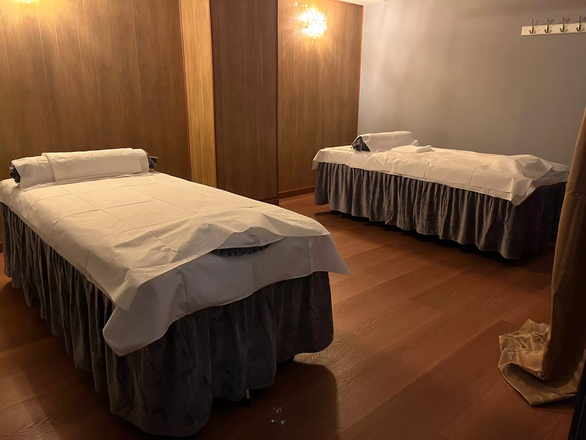 60 or 90-Min Relaxing, Swedish or Deep Tissue Massage + Foot Massage