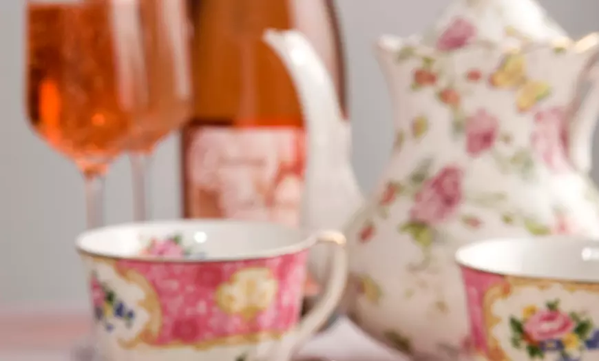 Image 8: High / Luxury High Tea Experience With Take-home Gift!