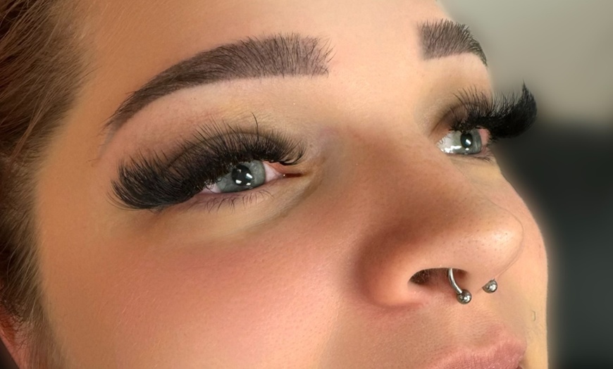 Image 3: Transform Your Look with Full Set Eyelash Extensions