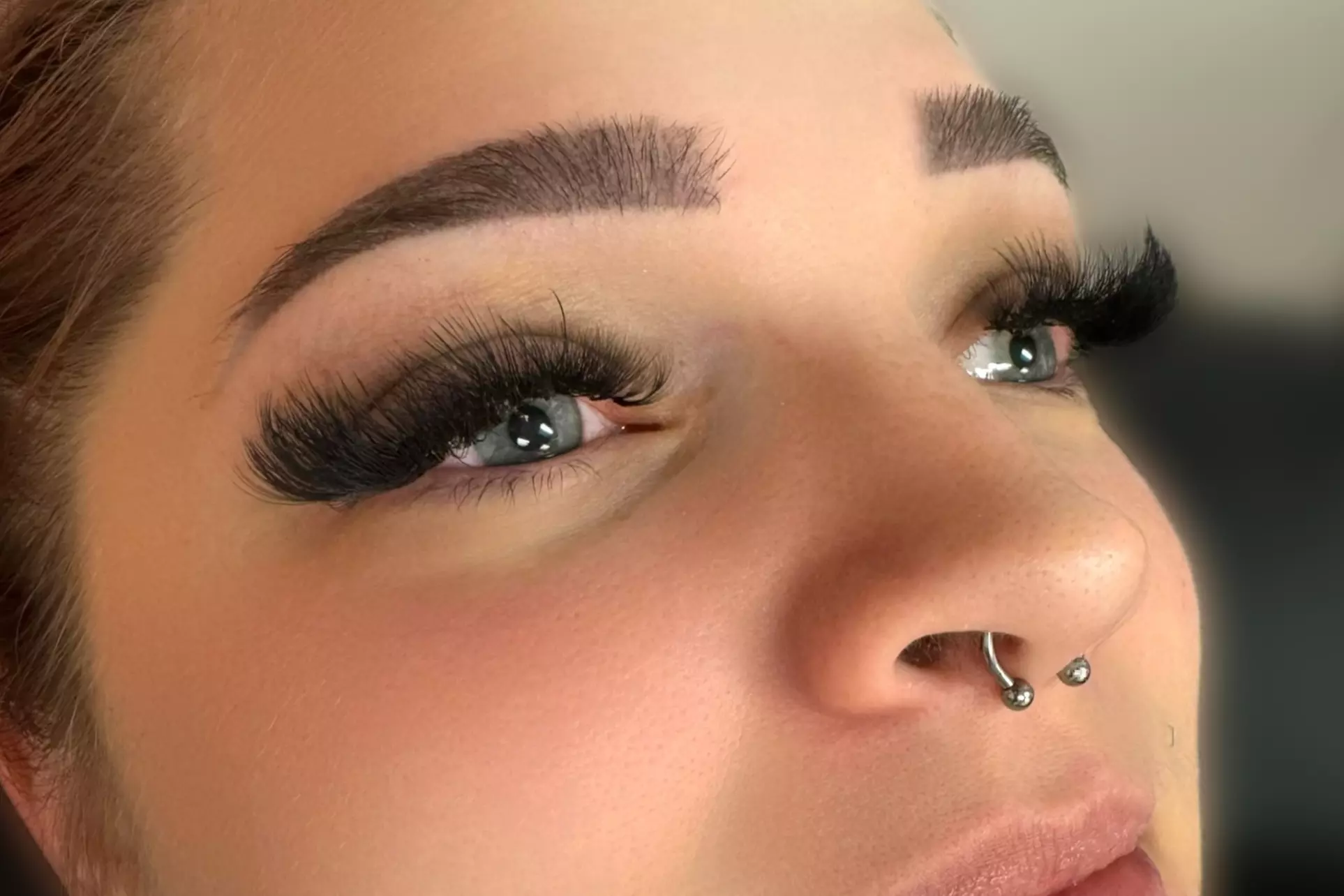 Transform Your Look with Full Set Eyelash Extensions