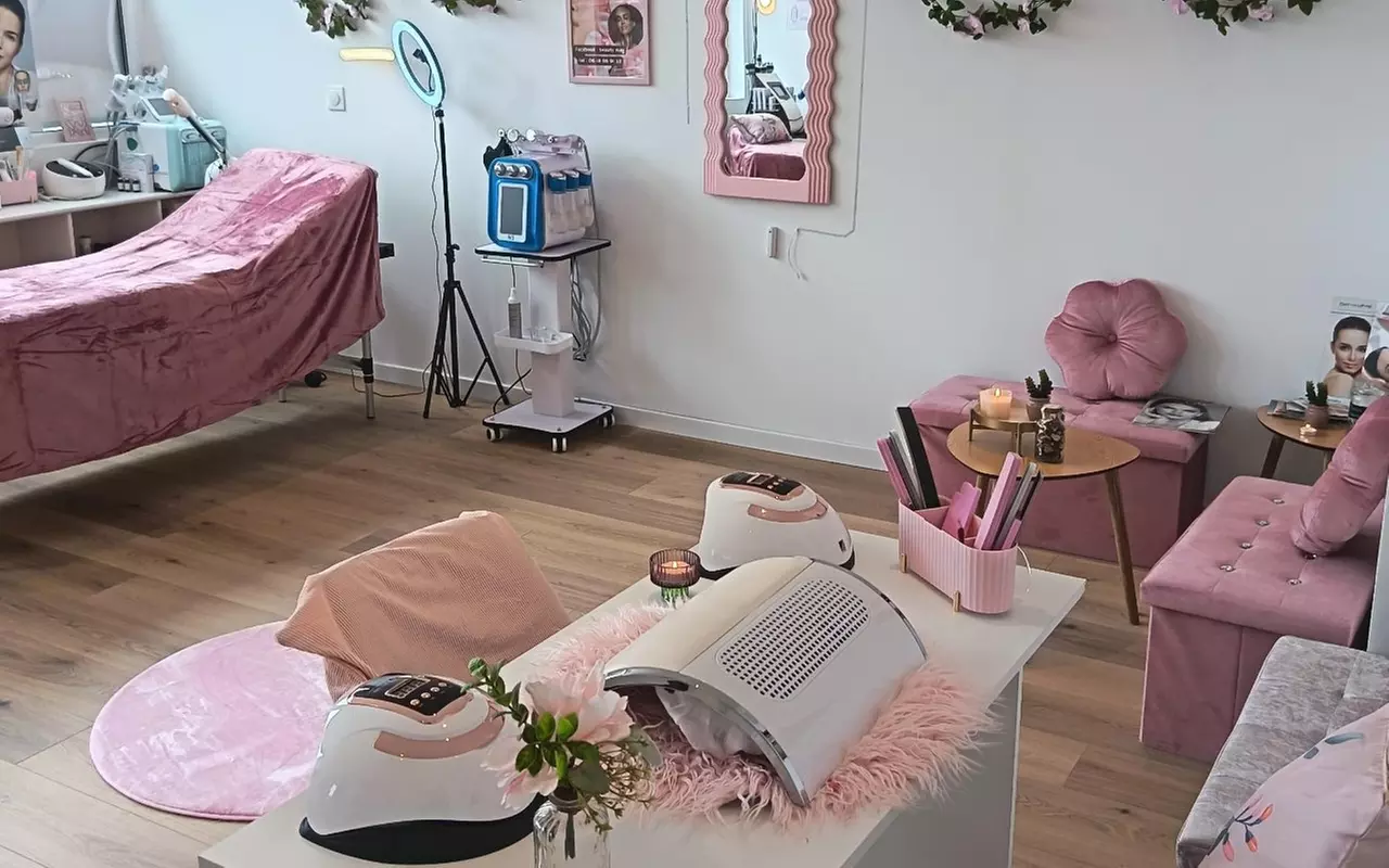 Pour une peau lumineuse : soin hydratation intense et/ou microneedling