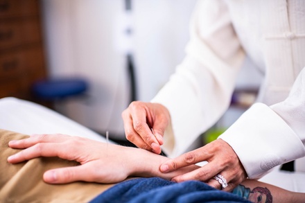 Consultation and One Acupuncture Treatment for Pain and Inflammation [New Customers Only] - Lotus Acupuncture and Holistic Health Clinic