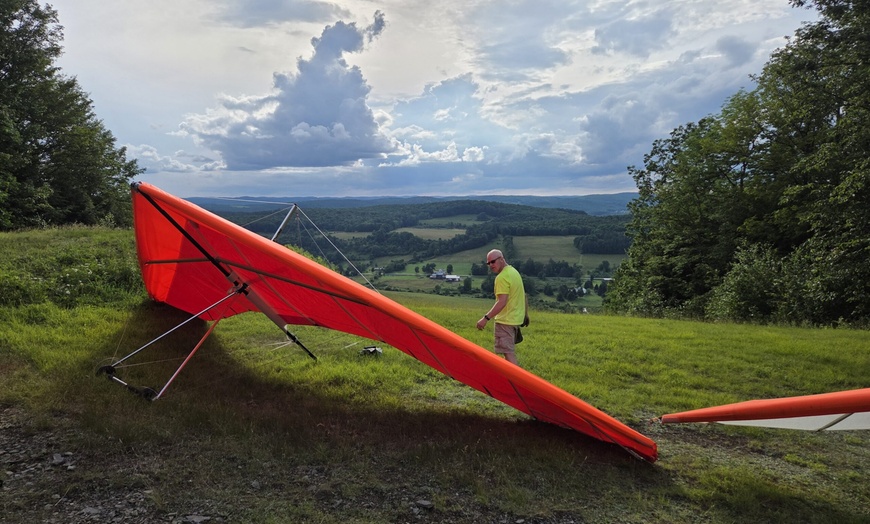 Image 3: Foot-Launch Hang Gliding Intro Lessons at Susquehanna Flight Park