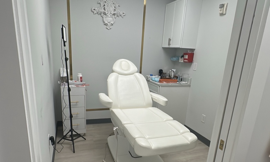 Image 5:  Quick Refresh with 20, 40 or 60 Units Botox