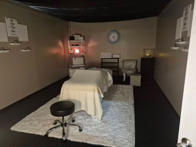 One 60 Minute ''Blyssful Essence'' (Swedish) Massage Session for 1 Person - Blyssful Vybes