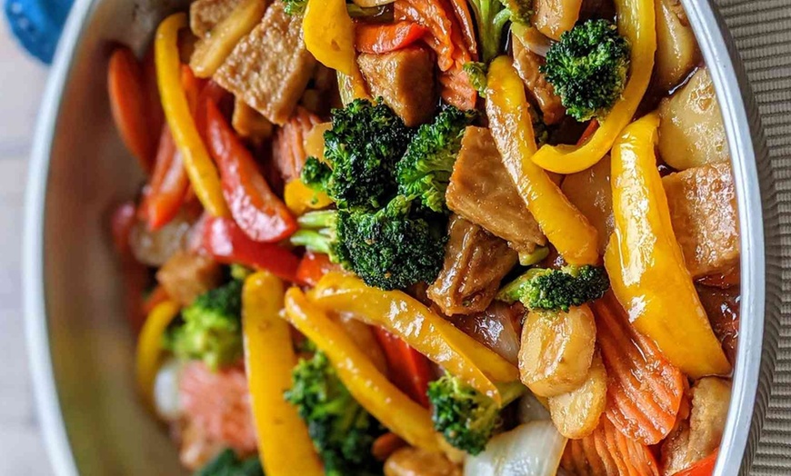 Image 4: 1 Entree Feed for 10, 25 or 50 Guests