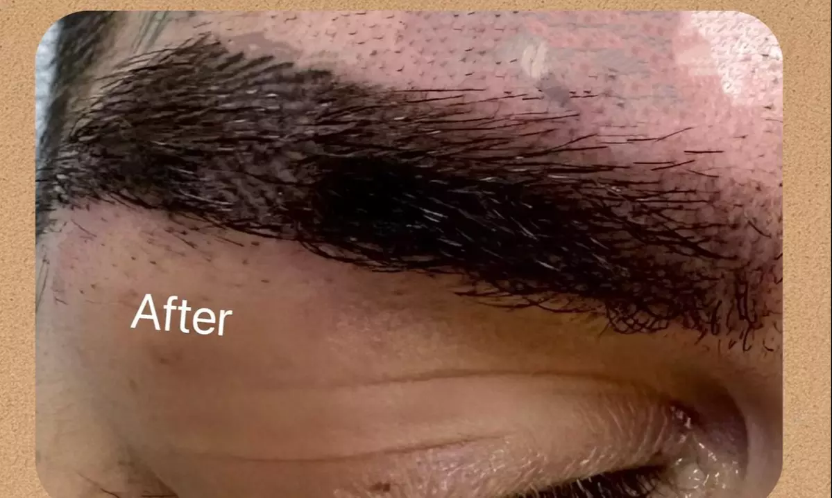 Sesión de microblading de cejas pelo a pelo o de eyeliner para 1