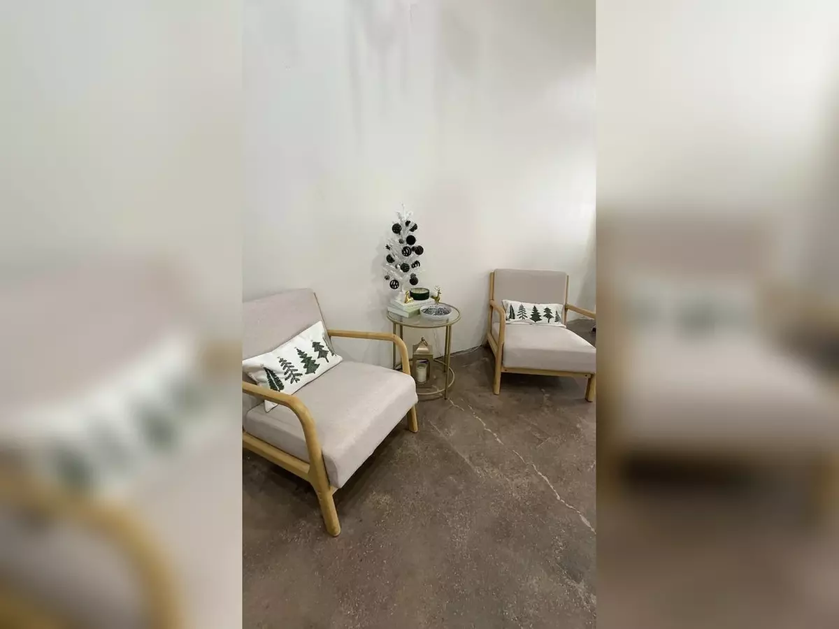 Get Your Glow: 1, 2, or 4 Signature Studio Spray Tans for Face & Body