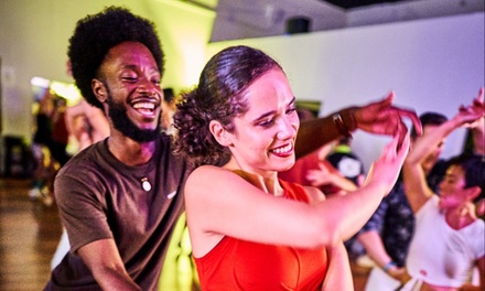 BEGINNER CUMBIA Dance Class (4-Week Series for One Person) - Baila District