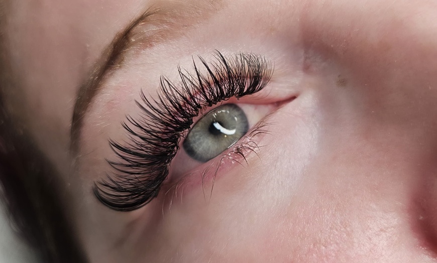 Image 1: Boost Your Look with Quality Volume Eyelash Extensions New Set