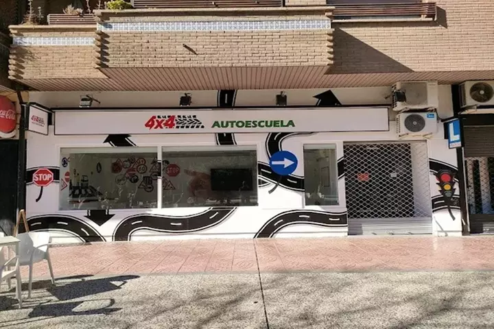 Curso para obtener el carné de conducir B con matrícula, libros, 2 o 4 clases prácticas y hasta 94% de descuento - Image 3