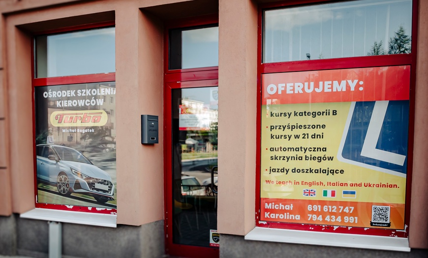 Image 4: Zdobądź prawo jazdy: dodatkowe 2 godziny jazdy do każdego kursu