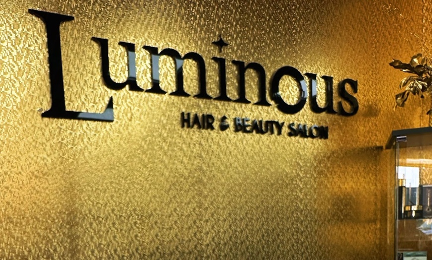 Image 2: Blowout or Blowout with Hydrating Treatment for Smooth, Bouncy Hair
