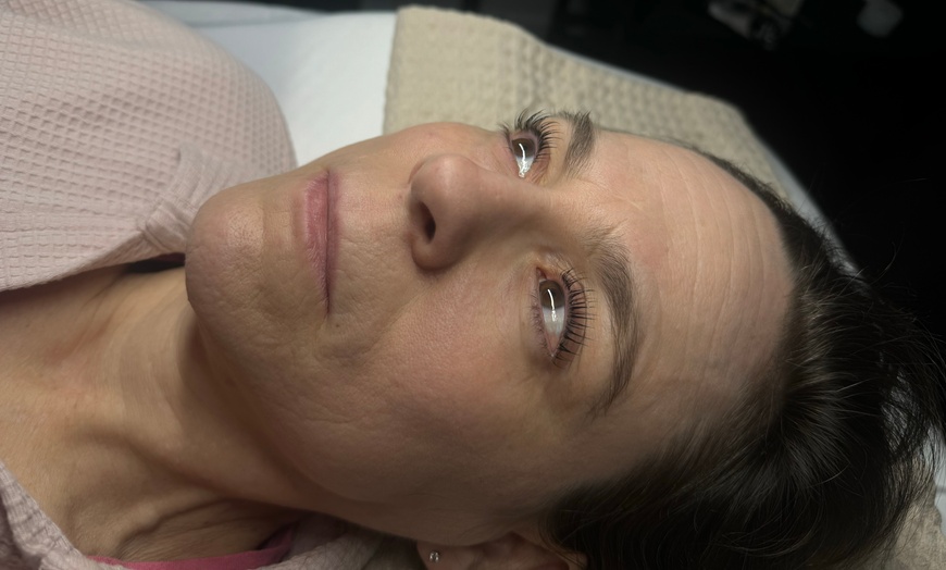 Image 2: Get Beautiful Lashes with One Eyelash Tinting and Lift Treatment