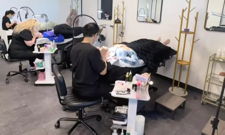 Experience Full Set of Classic, Hybrid, or Volume Eyelash Extensions