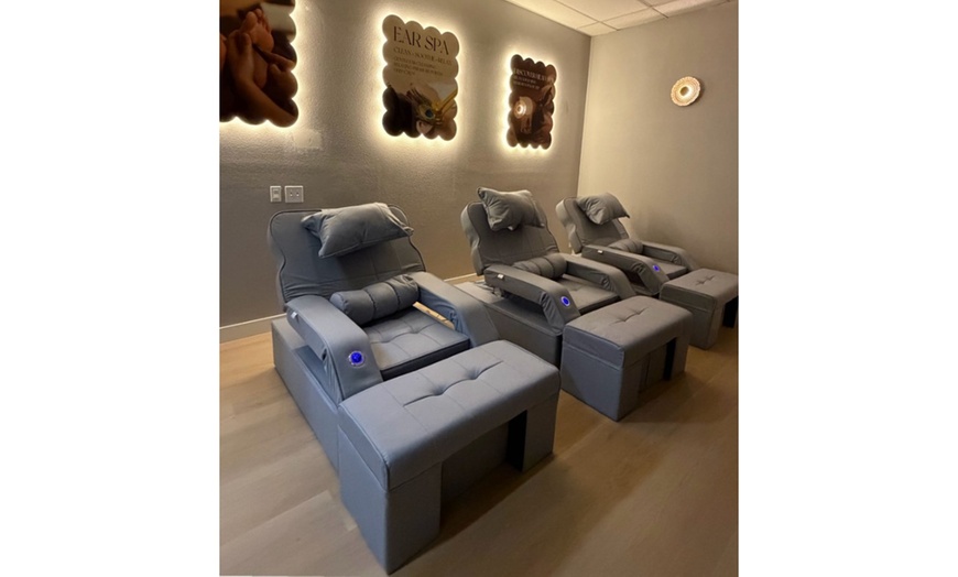 Image 6: Herbal Head Spa with Scalp Detox, Oil Therapy & Massage (75 or 90 Min)