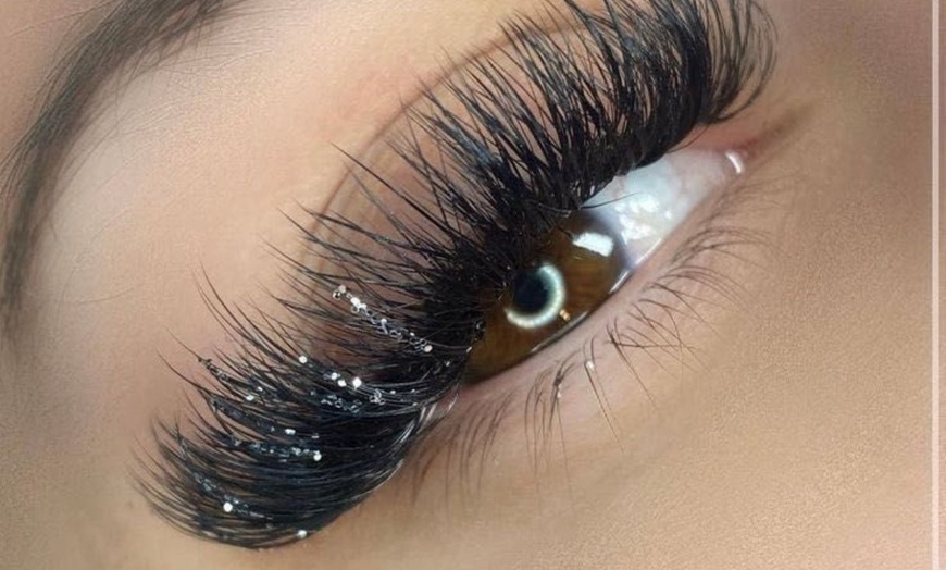Image 6: Full Set Lash Options