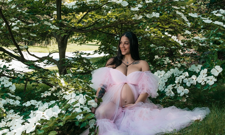 Image 1: Capture Motherhood's Beauty with a Maternity Photo Shoot