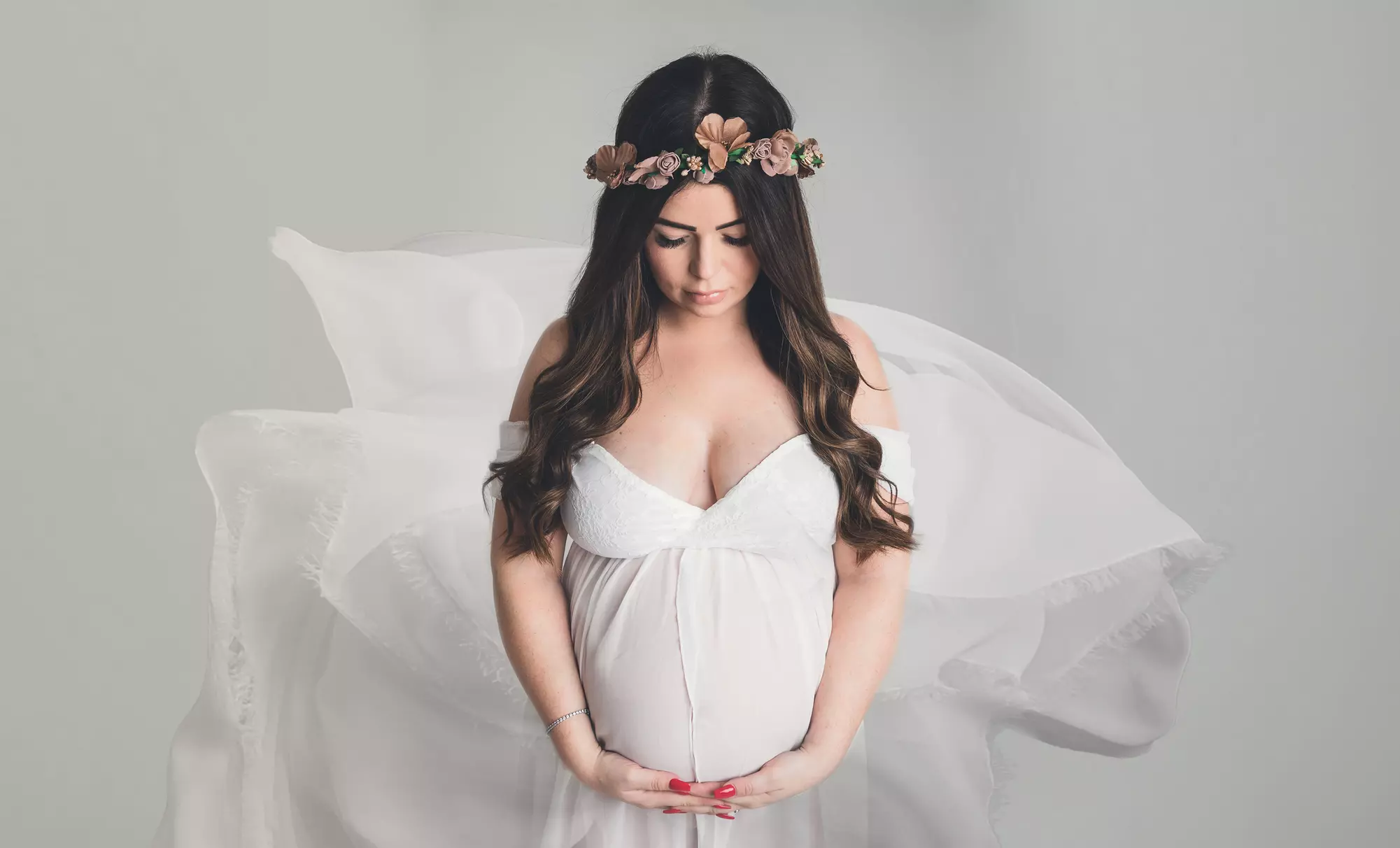 Newborn, Bump or Bump to Baby Photoshoot with 9x7 Framed Images