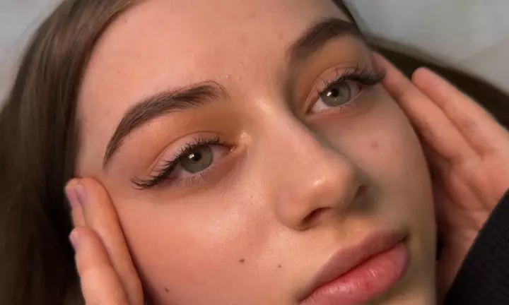 Konsultacja online z przedłużania rzęs przed zabiegiem