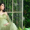 Image 1: 60 Minutes Indoor Maternity Photography Session with 8"x6" Print 