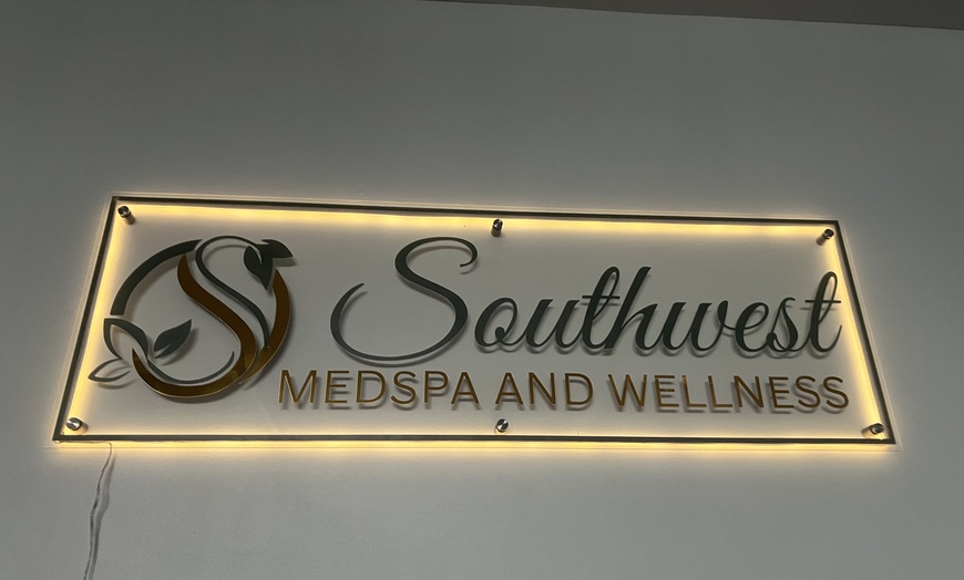 Image 1: Up to Unwind with a 60, 80 or 100 Minutes: Swedish Massage 