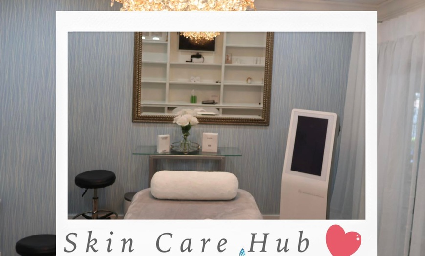 Image 3: 60 or 90 Minute Swedish Massage with Hot Stones and Aromatherapy