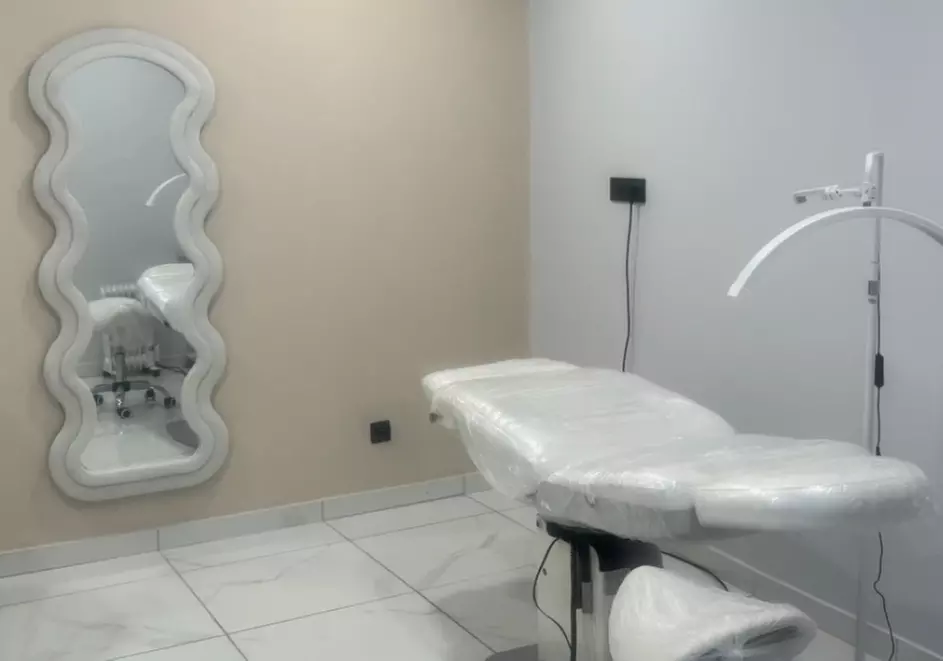 Rehaussement de cils ou sourcils avec teinture en option