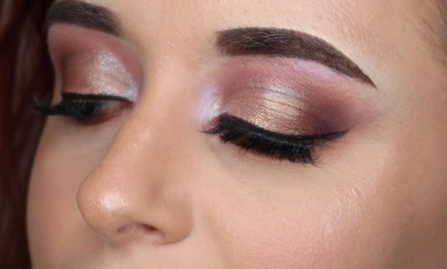 Image 1: Natural, Soft Glam, Glamour or Smokey Eye Makeup Lessons in 1.5 Hours