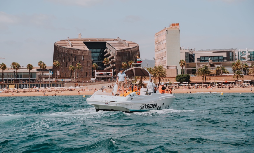 Image 6: Actividad acuática en paracaídas a más de 150 metros de cabo
