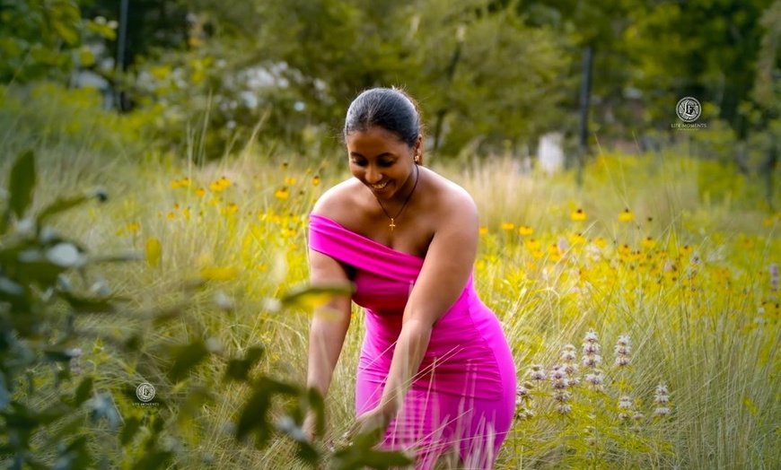 Image 7: Natural Light Outdoor Portrait Sessions