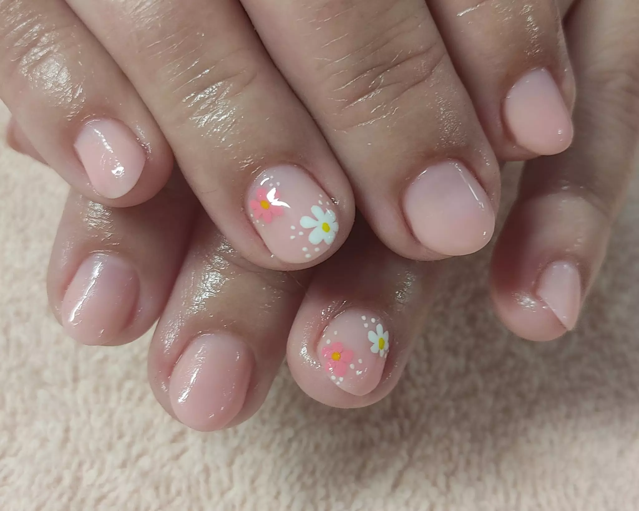 Rallongement gel ou gainage couleur à Perpignan avec Claire Onglerie