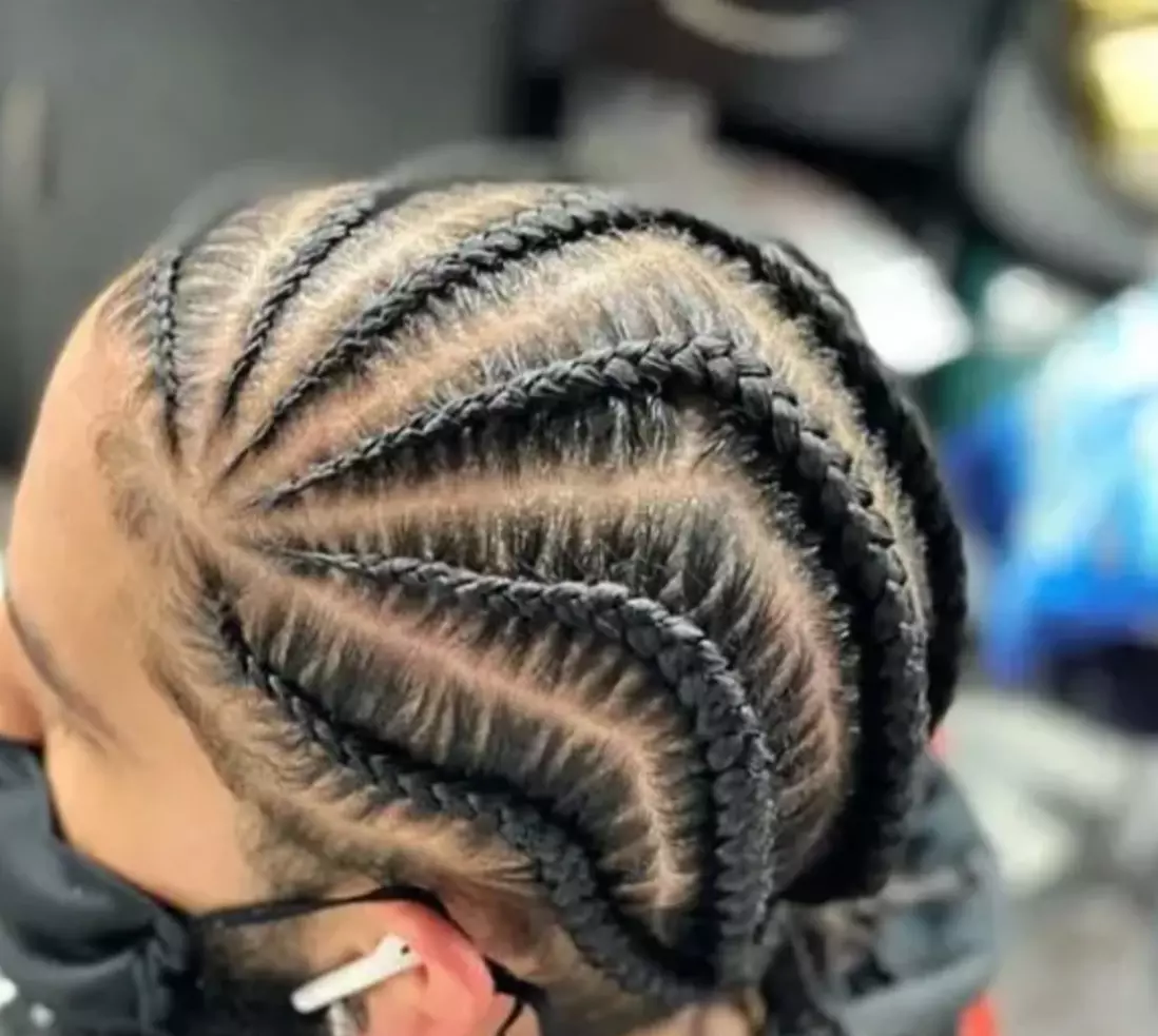 Enhance Your Look with Stylish Knotless Braids and Re-Twists