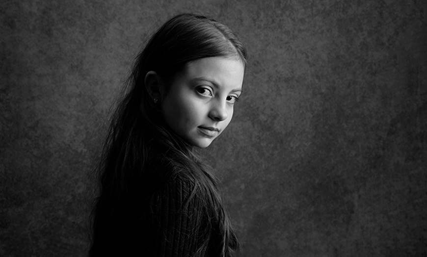 Image 10: One-Hour Photoshoot With Print at Flash Photography