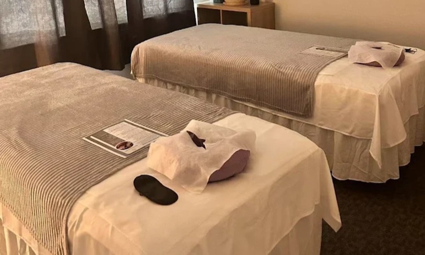 Image 2: Up to 50% Off on Full Body Massage at Hot compress spa