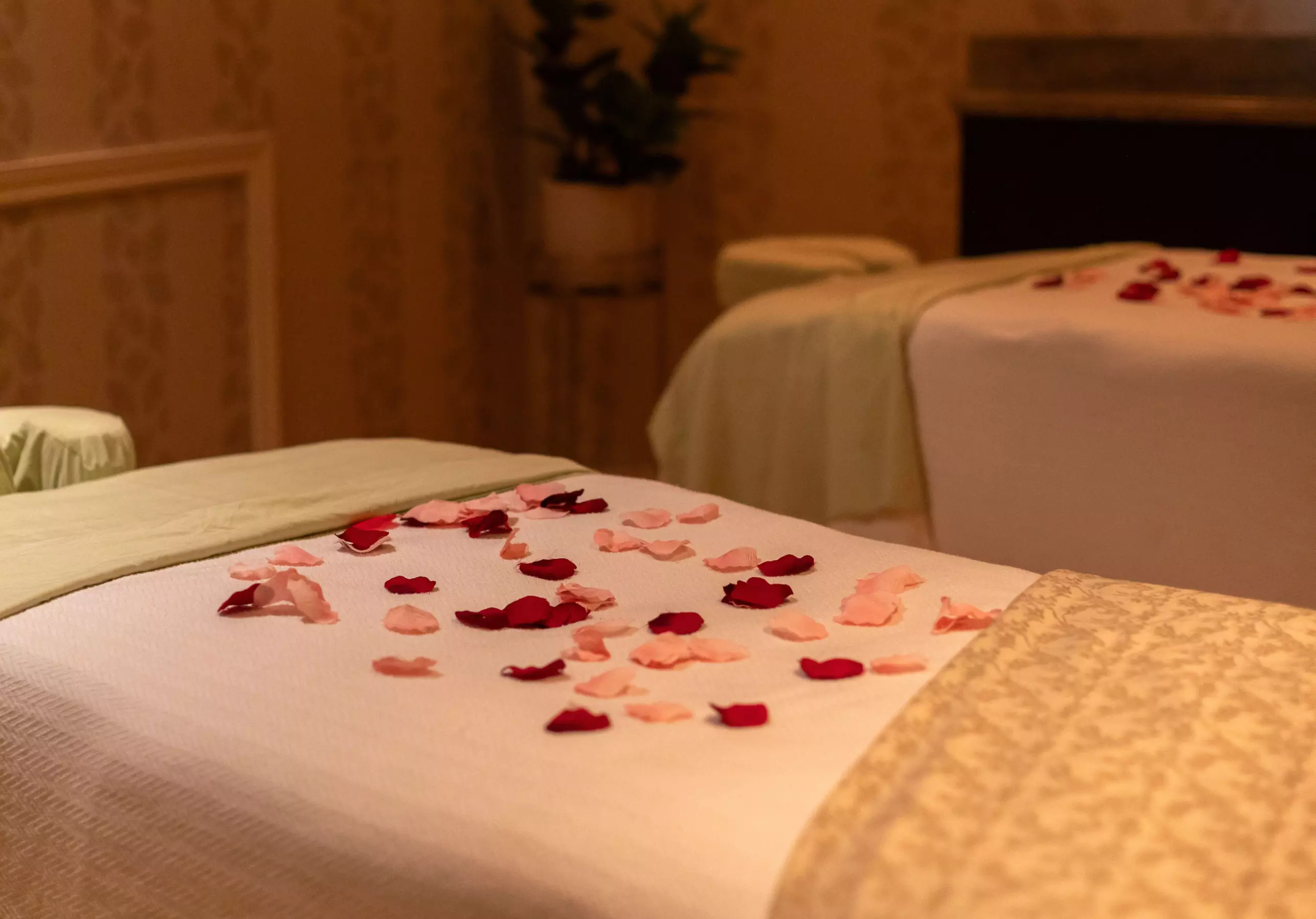 50 or 80-Min Couples Swedish Massage w/ Enhancement & Amenities Access