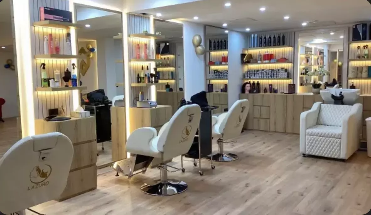 Haarschnitt inkl. Waschen & Föhnen opt. mit Färben inkl. Heißgetränk