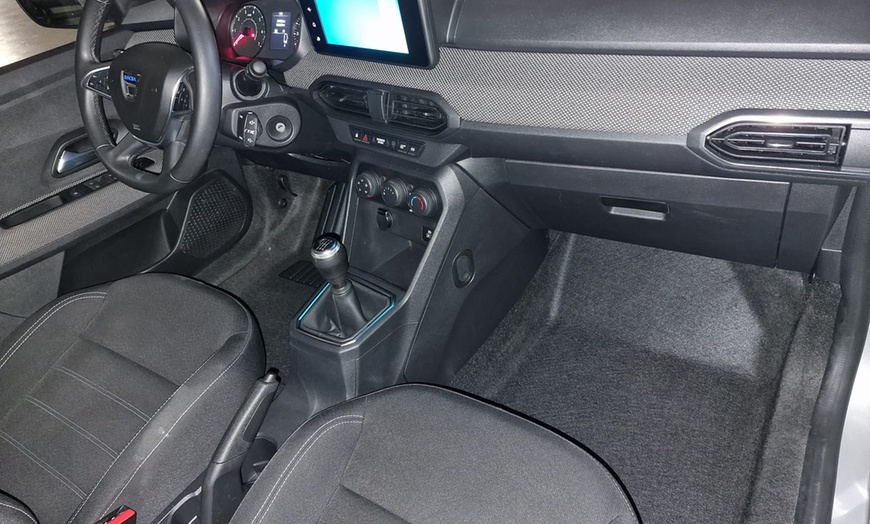 Image 2: Nettoyage premium au choix ou shampouinage des sièges et tissus